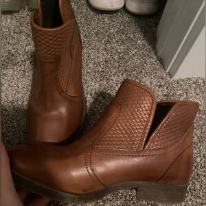 Roan brown ankle boots